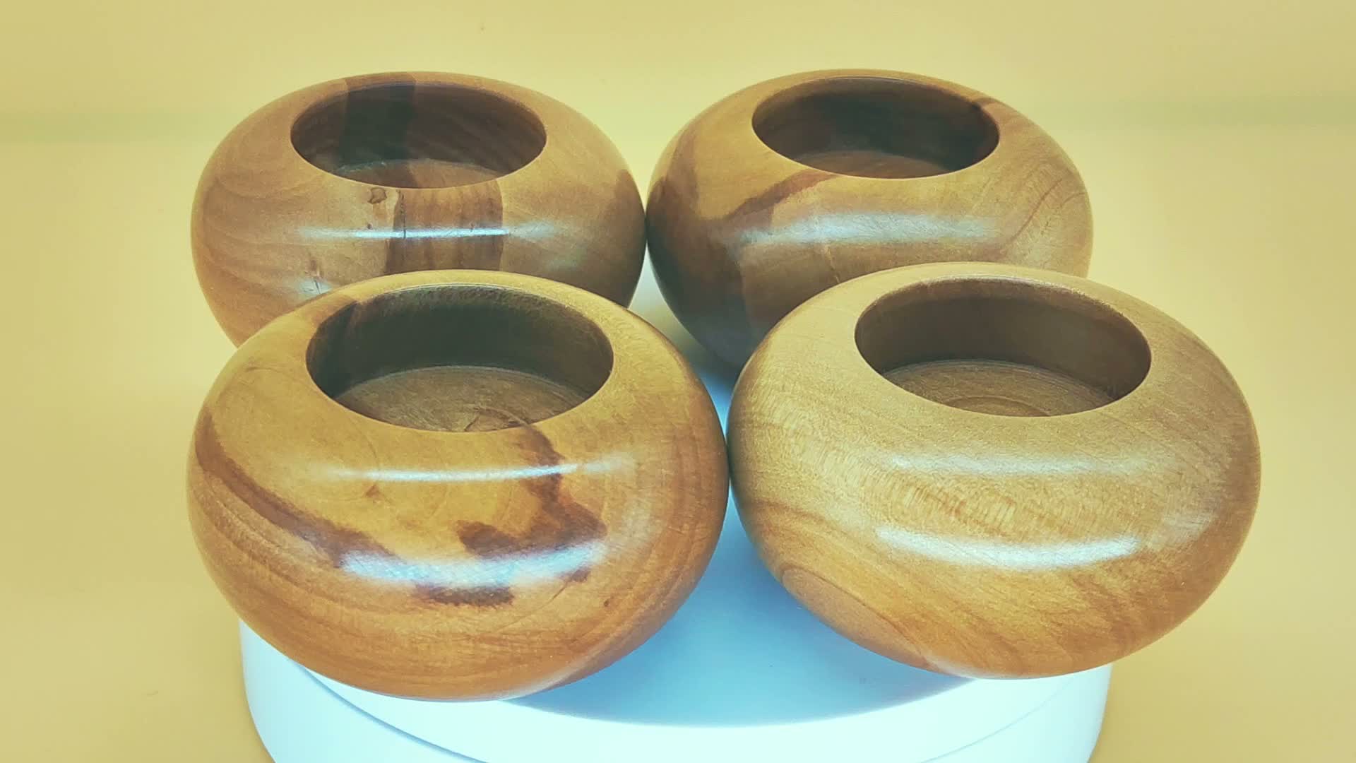 Svícen na čajovou svíčku